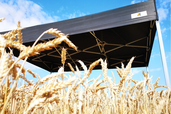 3x4,5 m Reklámfülke